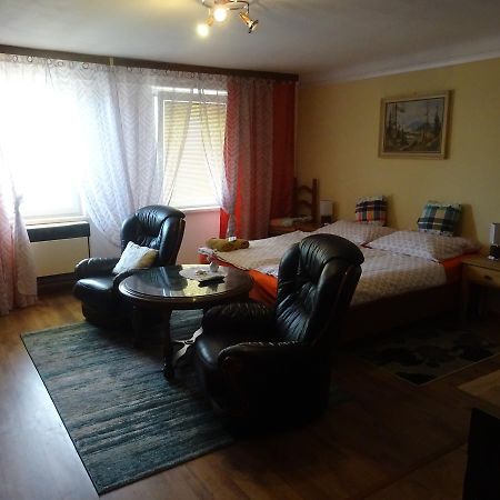 Milanna Apartment Breclav Bagian luar foto