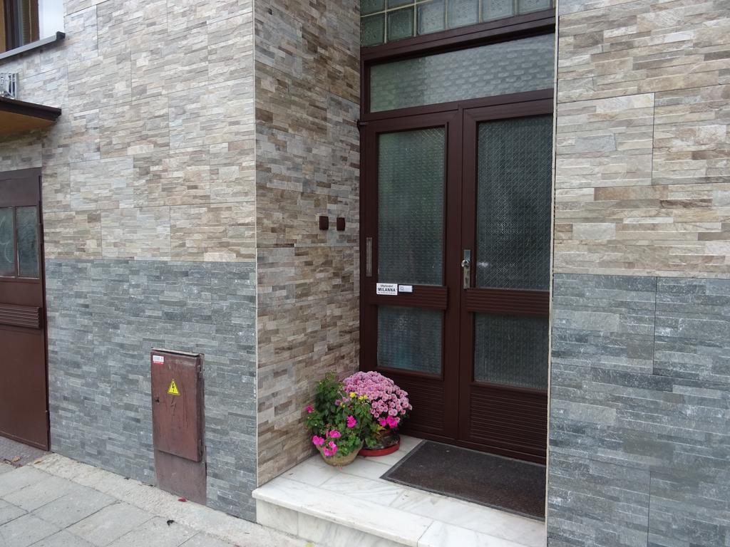 Milanna Apartment Breclav Bagian luar foto