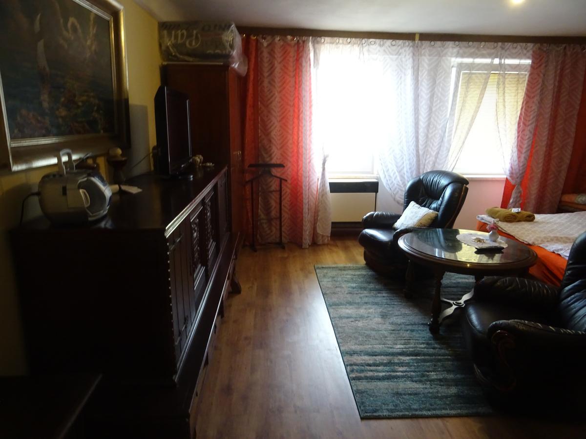 Milanna Apartment Breclav Bagian luar foto