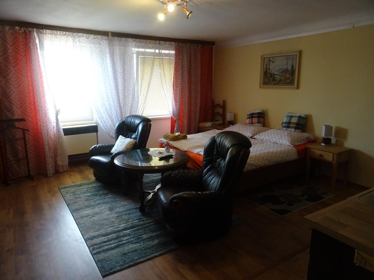 Milanna Apartment Breclav Bagian luar foto